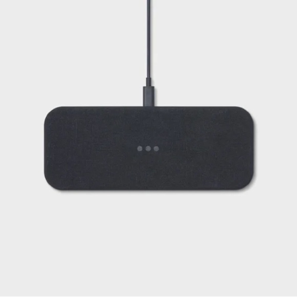 Courant | CATCH:2 Essentials Dual Device Charging Pad, Charcoal - Picture 3 of 5
